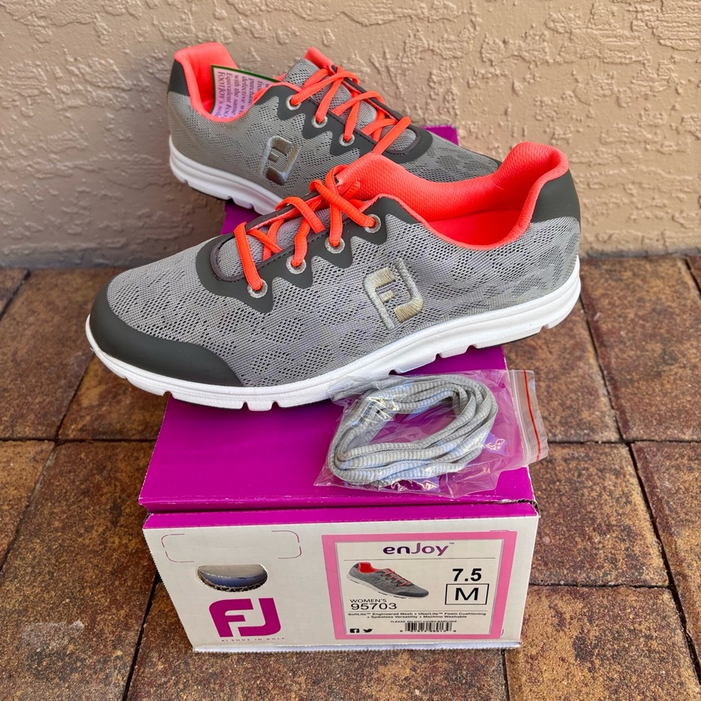 NWT FootJoy EnJoy Ladies Golf Shoes- Size 7.5 Medium